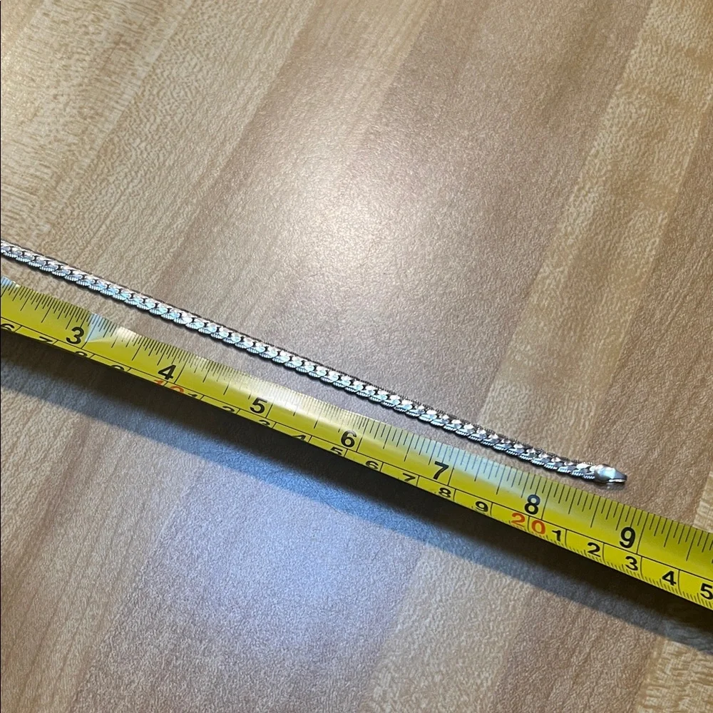 Elegant Silver Bracelet - Picture 5 of 6
